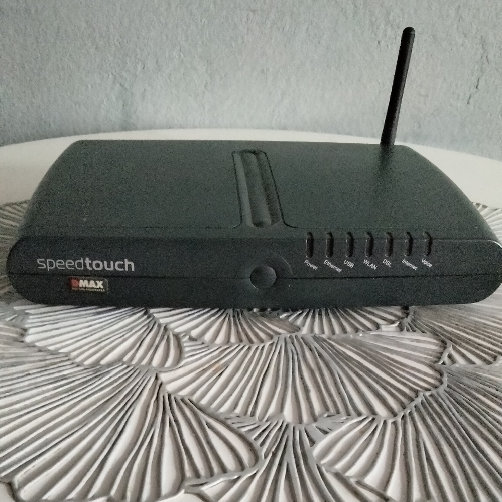 Thomson Speedtouch ST585 v6 wireless ADSL Modem router Network Desktop Equipment